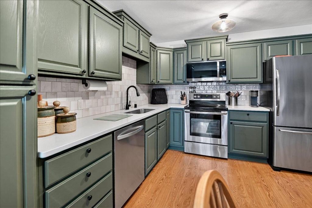 2341 Effingham Way, Sun Prairie, WI 53590