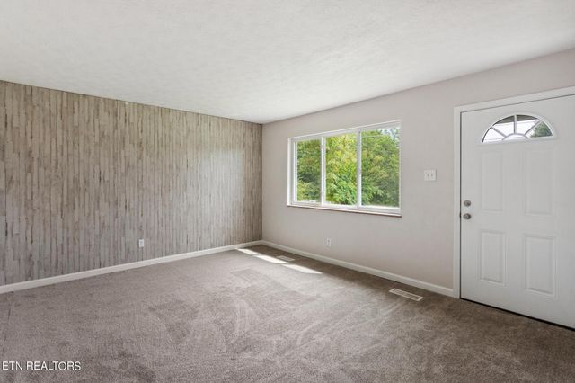 1216 Hoffman Ave, Etowah, TN 37331