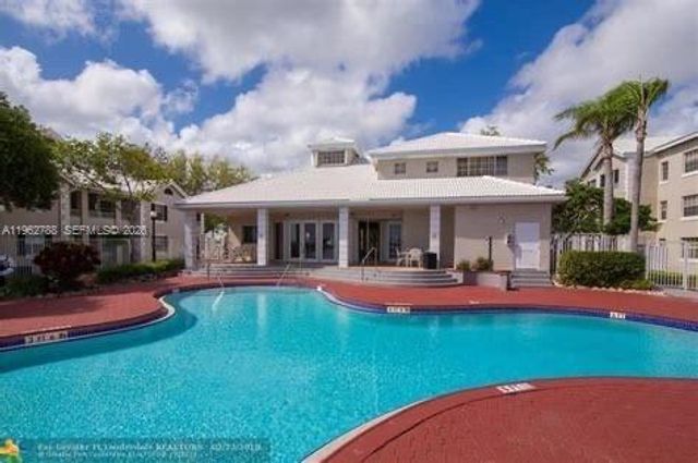 2811 N Oakland Forest Dr 102, Oakland Park, FL 33309