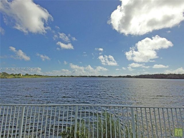 2811 N Oakland Forest Dr 102, Oakland Park, FL 33309