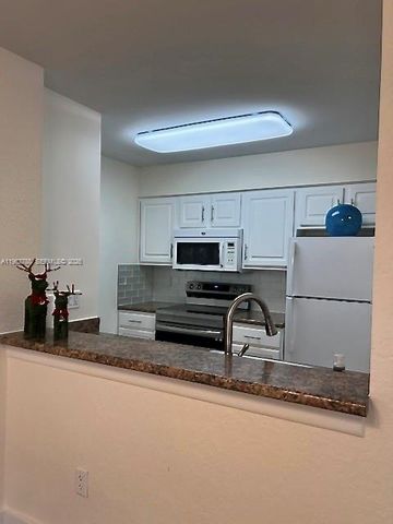 2811 N Oakland Forest Dr 102, Oakland Park, FL 33309