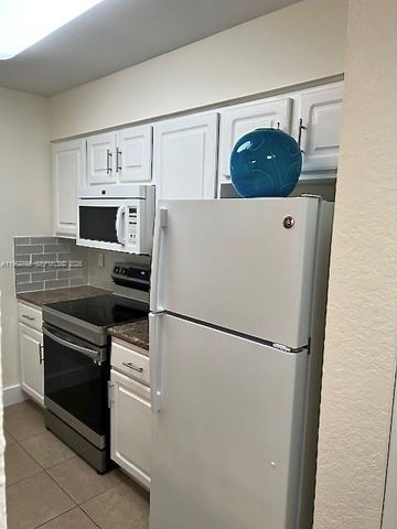 2811 N Oakland Forest Dr 102, Oakland Park, FL 33309