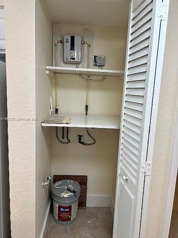 2811 N Oakland Forest Dr 102, Oakland Park, FL 33309