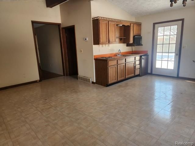 3626 Silver Sands Drive, Waterford, MI 48329