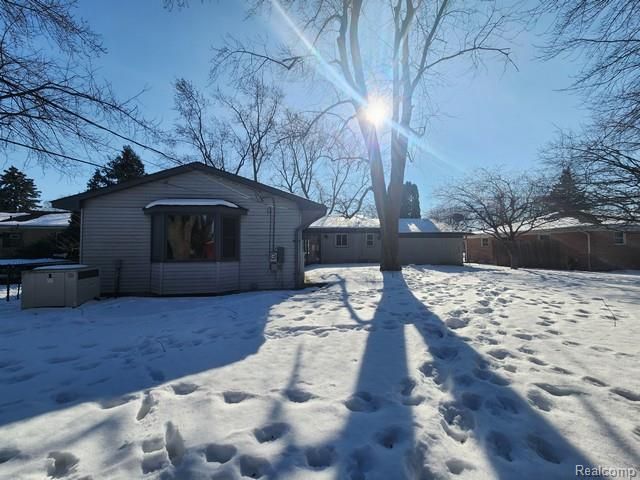 3626 Silver Sands Drive, Waterford, MI 48329