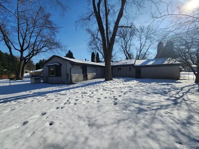 3626 Silver Sands Drive, Waterford, MI 48329