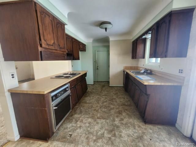 3626 Silver Sands Drive, Waterford, MI 48329