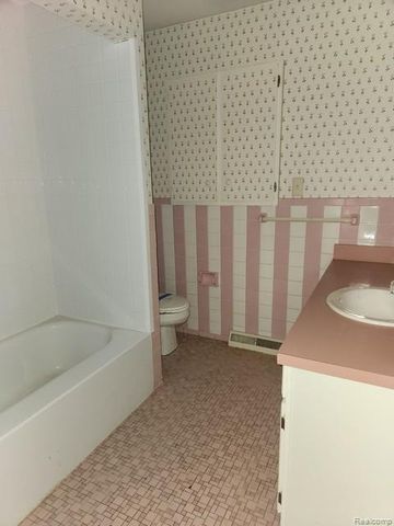 3626 Silver Sands Drive, Waterford, MI 48329