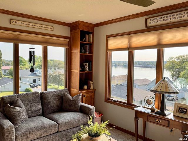 102 5TH Street 6, Fulton, IL 61252