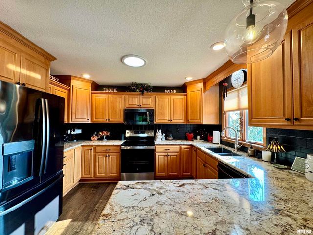 102 5TH Street 6, Fulton, IL 61252