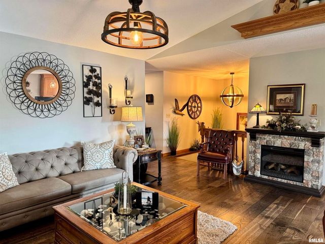 102 5TH Street 6, Fulton, IL 61252