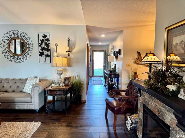 102 5TH Street 6, Fulton, IL 61252