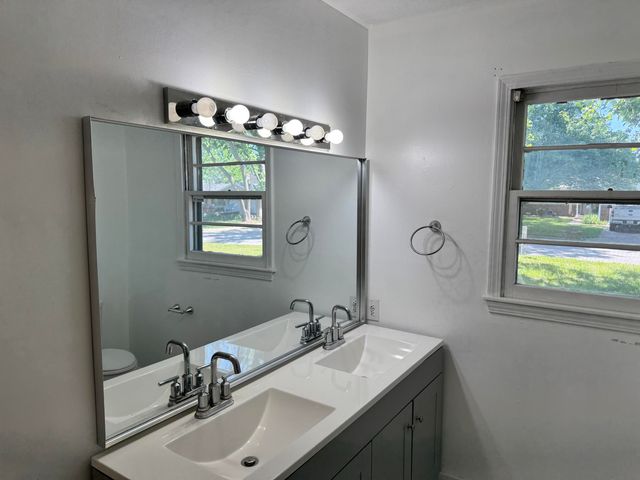 1317 E Cambridge Street, Springfield, MO 65804