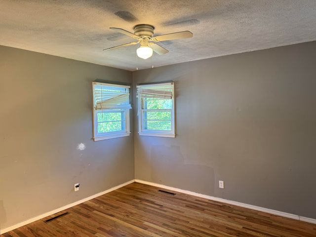 1317 E Cambridge Street, Springfield, MO 65804