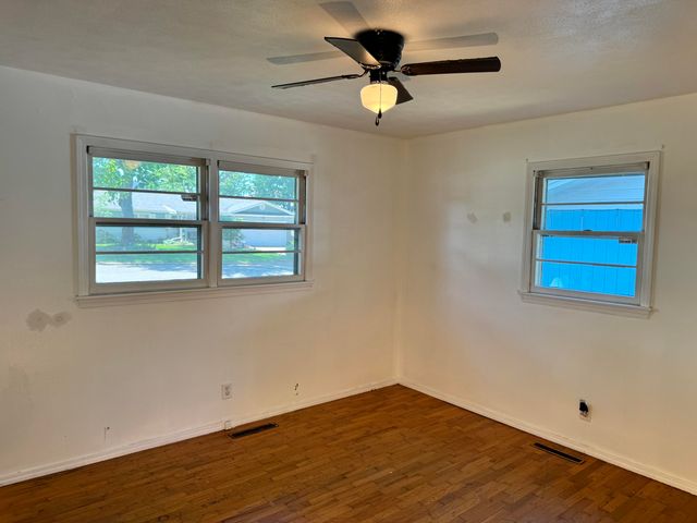 1317 E Cambridge Street, Springfield, MO 65804