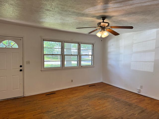 1317 E Cambridge Street, Springfield, MO 65804