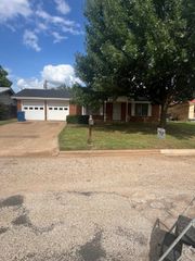 704 Renee Street, Breckenridge, TX 76424