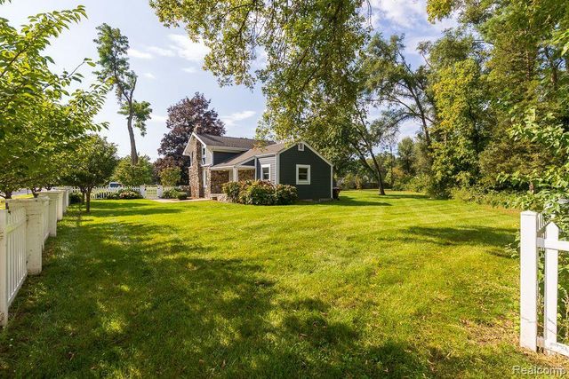 3167 BENSTEIN Road, Commerce Charter Township, MI 48390