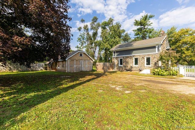 3167 BENSTEIN Road, Commerce Charter Township, MI 48390