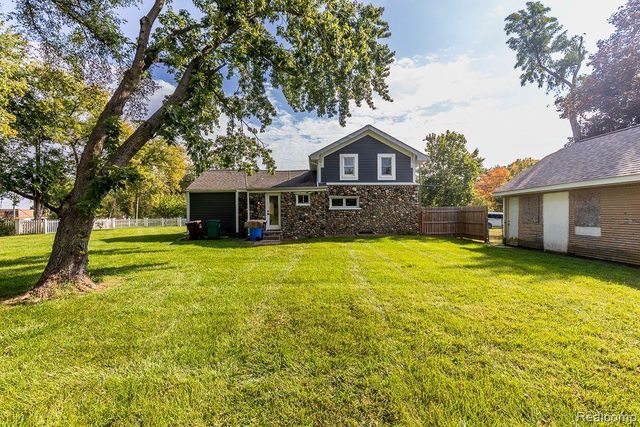 3167 BENSTEIN Road, Commerce Charter Township, MI 48390