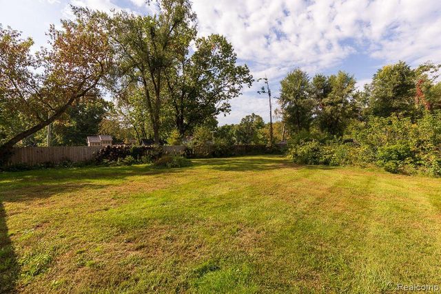 3167 BENSTEIN Road, Commerce Charter Township, MI 48390