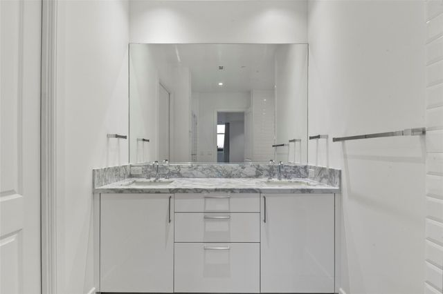 4521 San Felipe Street 2204, Houston, TX 77027