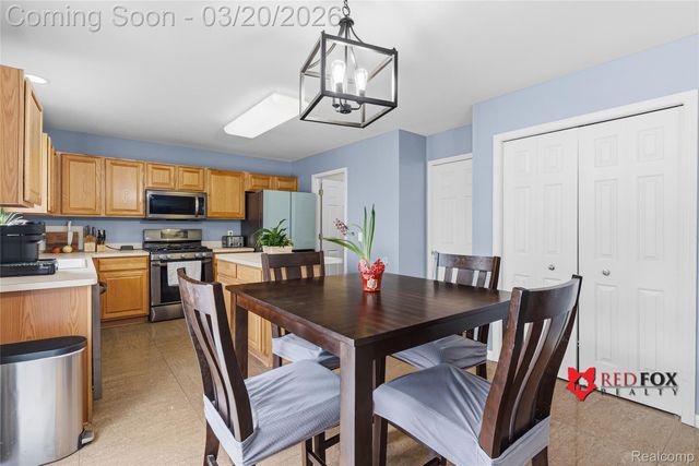 5035 Meadow Crest Circle, Grand Blanc Charter Township, MI 48442