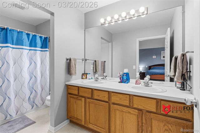5035 Meadow Crest Circle, Grand Blanc Charter Township, MI 48442