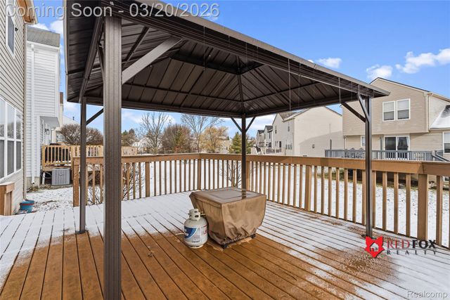 5035 Meadow Crest Circle, Grand Blanc Charter Township, MI 48442