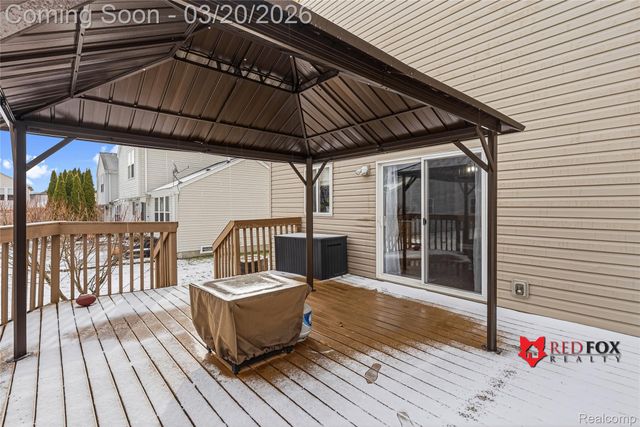 5035 Meadow Crest Circle, Grand Blanc Charter Township, MI 48442