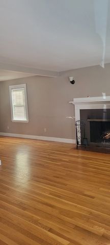 44 Pilgrim Rd, Watertown, MA 02472