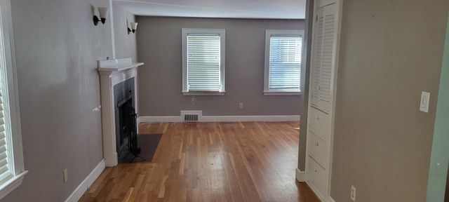 44 Pilgrim Rd, Watertown, MA 02472
