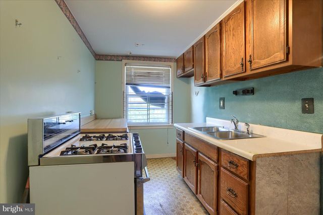 2158 BERRYHILL ST, Harrisburg, PA 17104