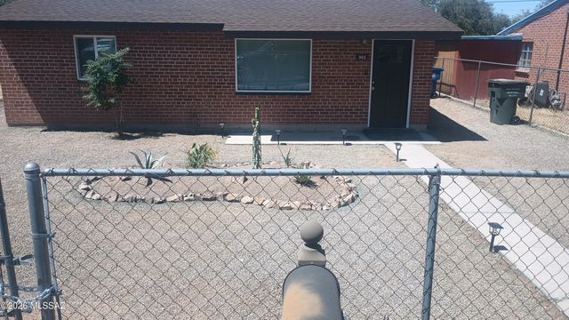 943 N Chrysler Drive, Tucson, AZ 85716