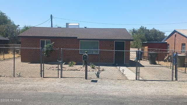 943 N Chrysler Drive, Tucson, AZ 85716