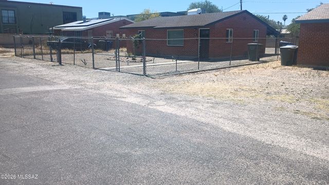 943 N Chrysler Drive, Tucson, AZ 85716