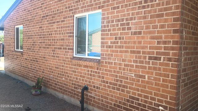 943 N Chrysler Drive, Tucson, AZ 85716