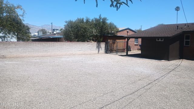943 N Chrysler Drive, Tucson, AZ 85716