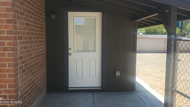 943 N Chrysler Drive, Tucson, AZ 85716