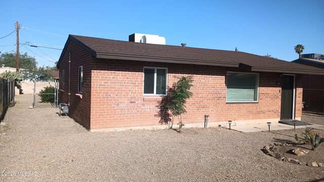 943 N Chrysler Drive, Tucson, AZ 85716