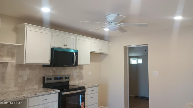 943 N Chrysler Drive, Tucson, AZ 85716