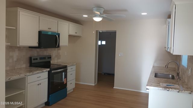 943 N Chrysler Drive, Tucson, AZ 85716