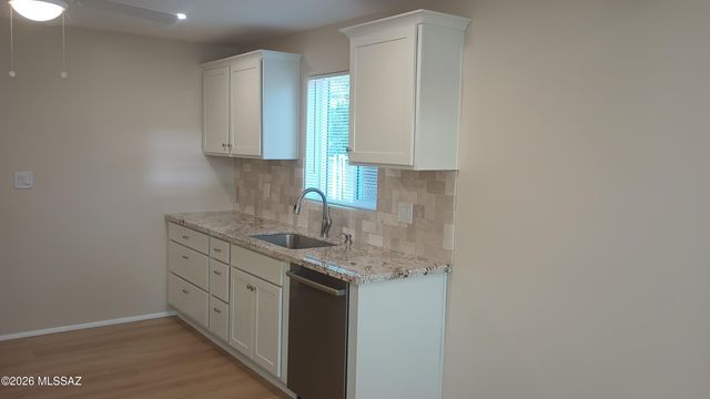 943 N Chrysler Drive, Tucson, AZ 85716