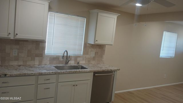 943 N Chrysler Drive, Tucson, AZ 85716