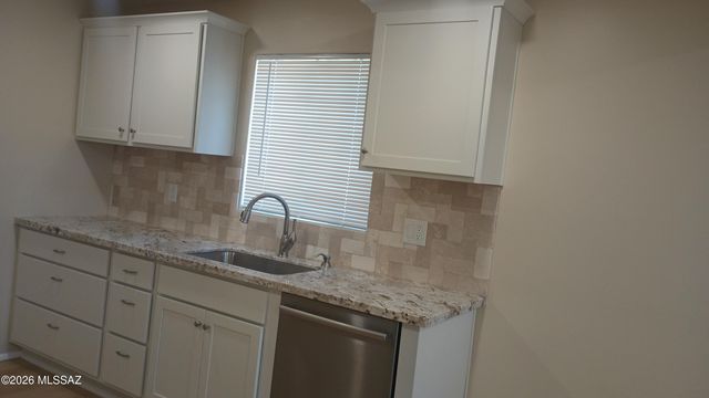 943 N Chrysler Drive, Tucson, AZ 85716