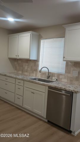 943 N Chrysler Drive, Tucson, AZ 85716