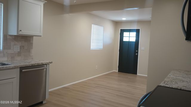 943 N Chrysler Drive, Tucson, AZ 85716