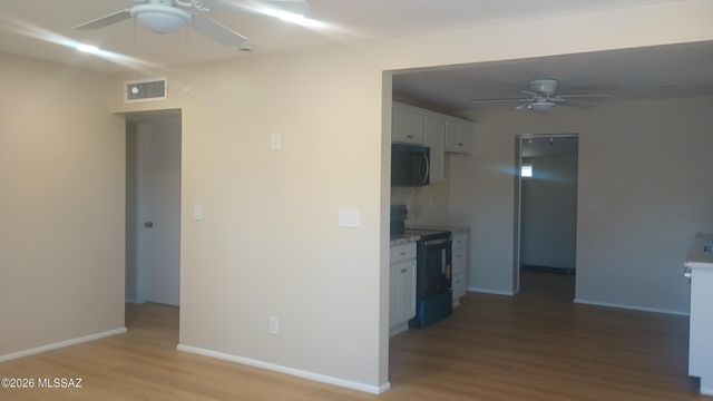 943 N Chrysler Drive, Tucson, AZ 85716