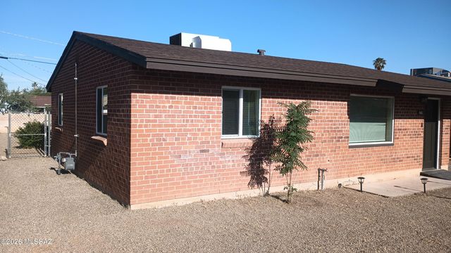 943 N Chrysler Drive, Tucson, AZ 85716