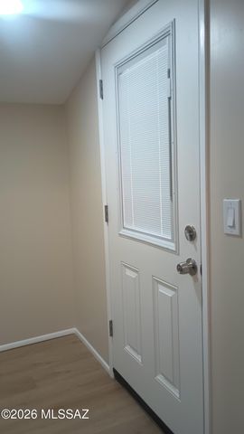 943 N Chrysler Drive, Tucson, AZ 85716